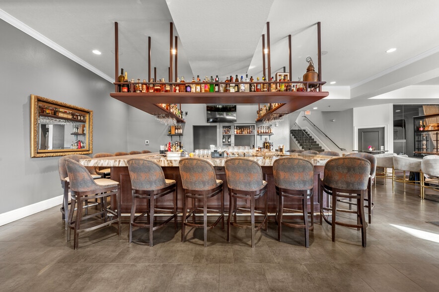 More Photos Of 655 2nd Ave S, Saint Petersburg Restaurant For Sale