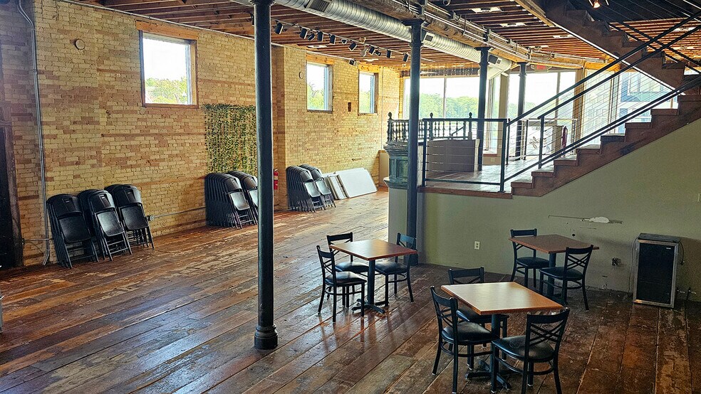 More Photos Of , Fort Atkinson General Retail For Sale