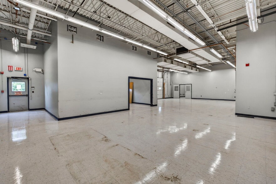 More Photos Of 645 Harvey Rd, Manchester Showroom For Lease