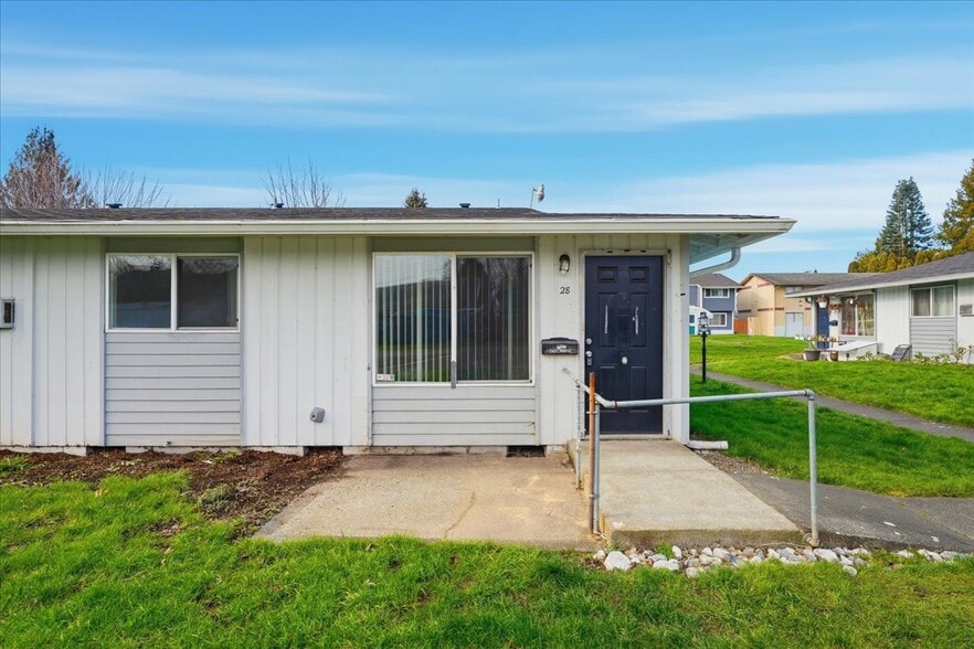 More Photos Of 1100-1105 S Pearl St, Centralia Apartments For Sale