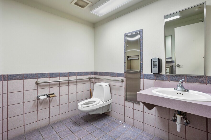 More Photos Of 911 S Washington St, Kennewick Medical For Lease