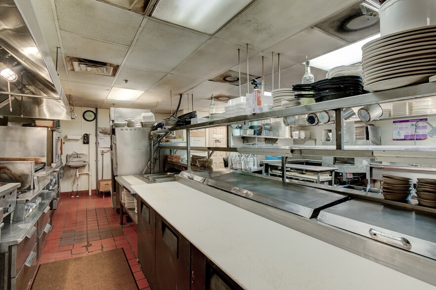 More Photos Of 1702 Park Hill Dr, Gainesville Restaurant For Sale