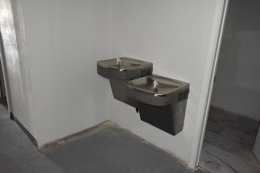 More Photos Of 9700-9950 Fondren Rd, Houston Unknown For Lease