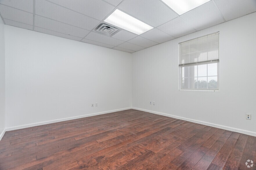 More Photos Of 303 S Jupiter Rd, Allen Unknown For Lease