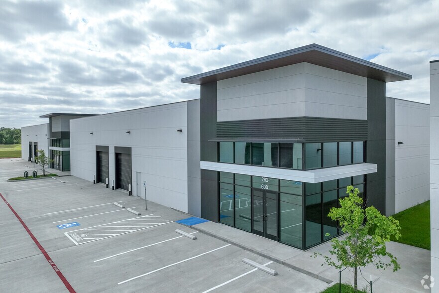 More Photos Of 282 Bucees Blvd, Katy Unknown For Lease