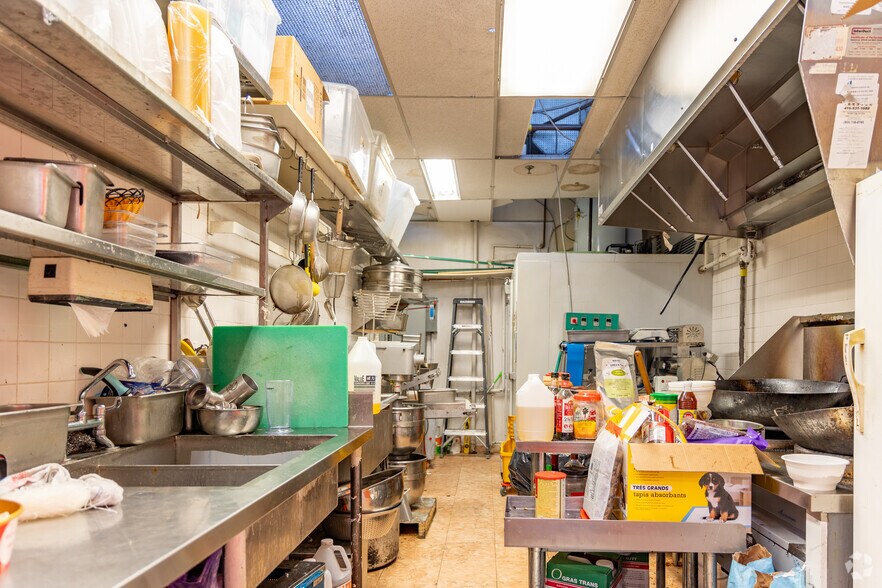 More Photos Of 670 Hwy-7 E, Richmond Hill General Retail For Sale