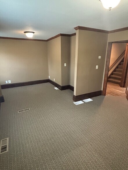 More Photos Of 150 Court St, Chardon Office Residential For Lease