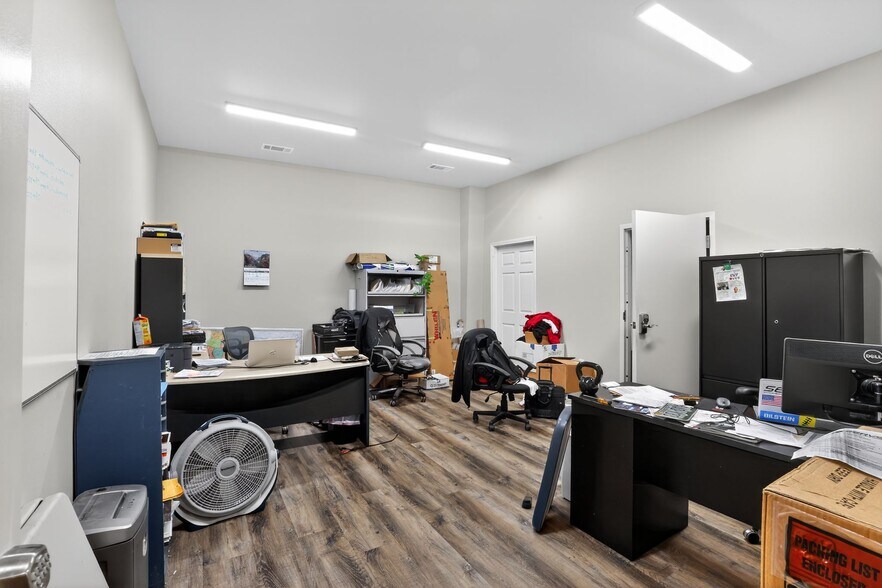 More Photos Of 15590 Florida Blvd, Baton Rouge Showroom For Sale