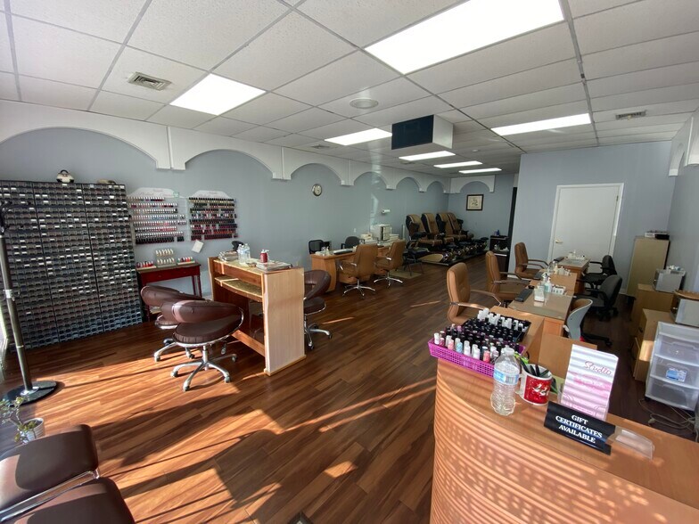 More Photos Of 925-935 White Plains Rd, Trumbull Office For Lease