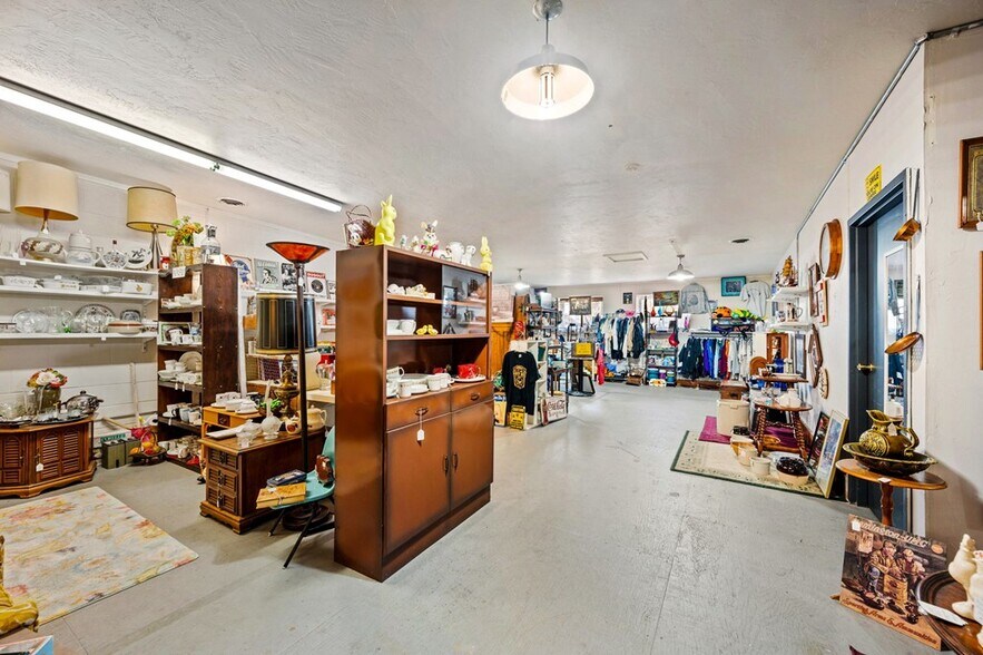 More Photos Of 147 N 3rd Ave, Sturgeon Bay Restaurant For Sale