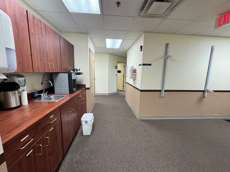 More Photos Of 1215 Dunn Ave, Jacksonville Medical For Lease