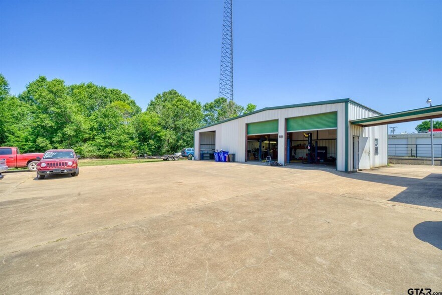 More Photos Of 1504 E Loop 304, Crockett Office For Sale