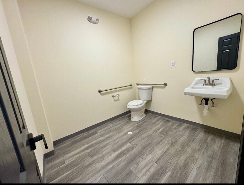 More Photos Of 3720 W County Line Rd, Douglasville Light Distribution For Lease