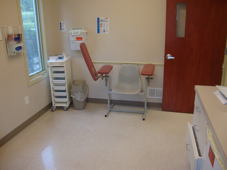 More Photos Of 167 Main St, Metuchen Medical For Lease