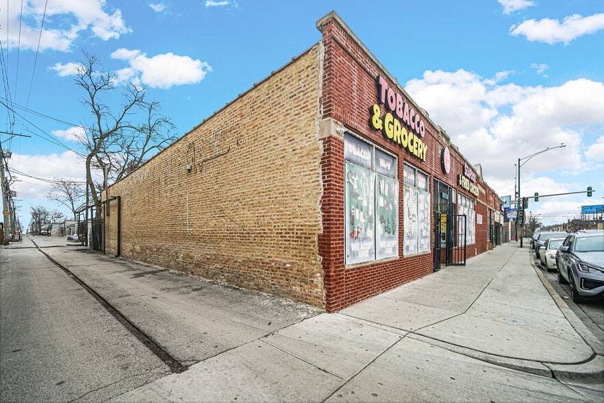 More Photos Of 5600-5612 W Division St, Chicago Storefront For Sale