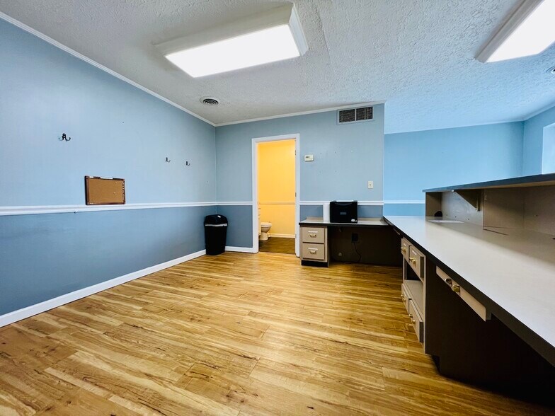 More Photos Of 414 Public Sq, Columbia Office For Sale