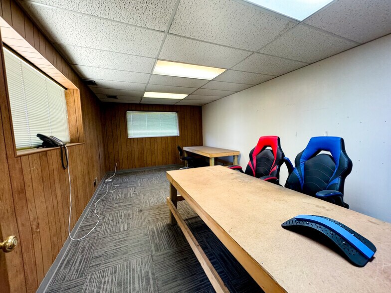 More Photos Of 3310 NW Loop 338, Odessa Warehouse For Lease