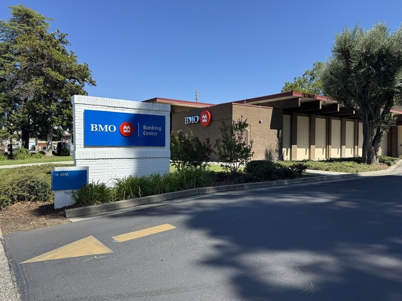 More Photos Of 186 Main St, Woodland Bank For Sale