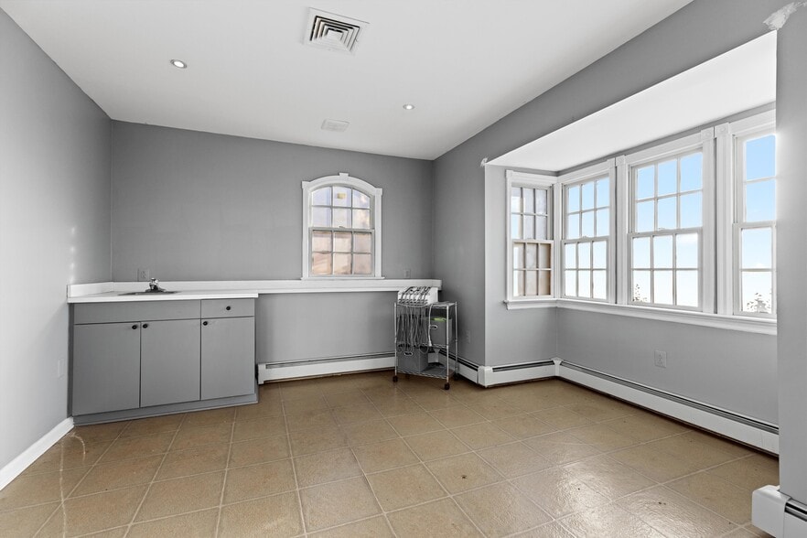 More Photos Of 6610 Lower York Rd, New Hope Freestanding For Sale