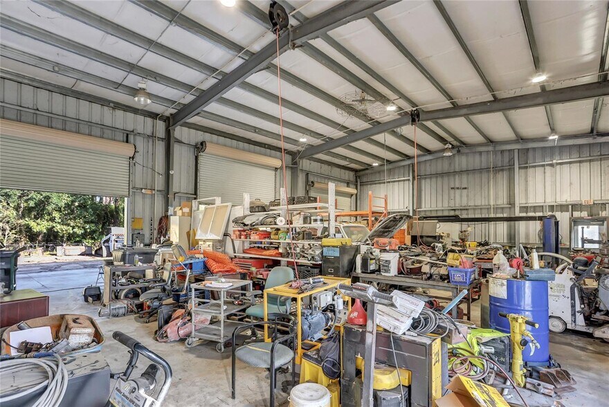 More Photos Of 875 Lakeview Dr, Deland Warehouse For Sale