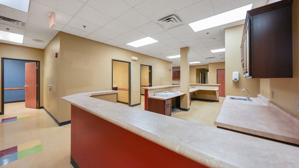 More Photos Of 2265 Bagnell Dam Blvd, Lake Ozark Office For Sale