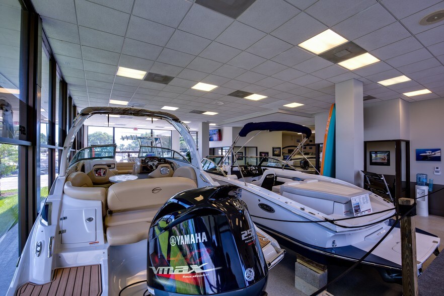 More Photos Of 2625 Davis Blvd, Naples Auto Dealership For Sale