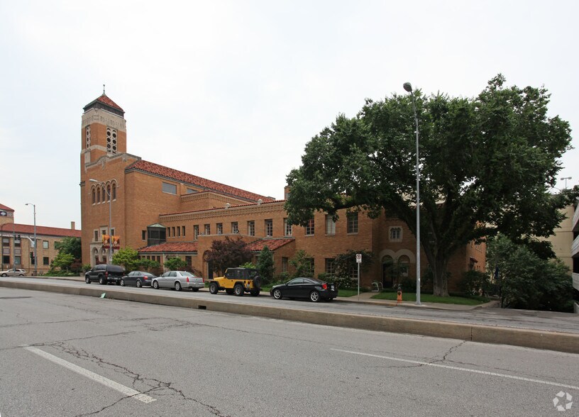 More Photos Of 707 W 47th St, Kansas City Religious Facility For Lease