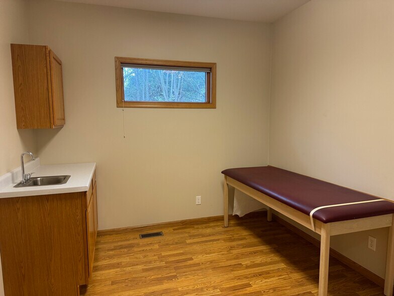 More Photos Of 3300 Commerce Dr, Dekalb Medical For Lease