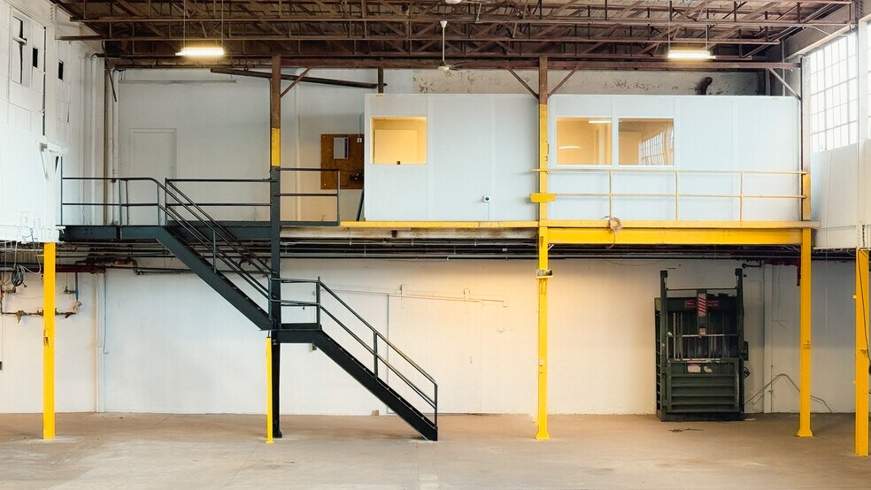 More Photos Of 237 E Aurora St, Waterbury Manufacturing For Lease