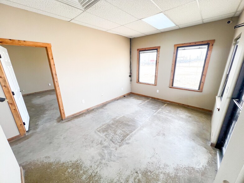 More Photos Of 9003 W County Road 130, Midland Warehouse For Lease