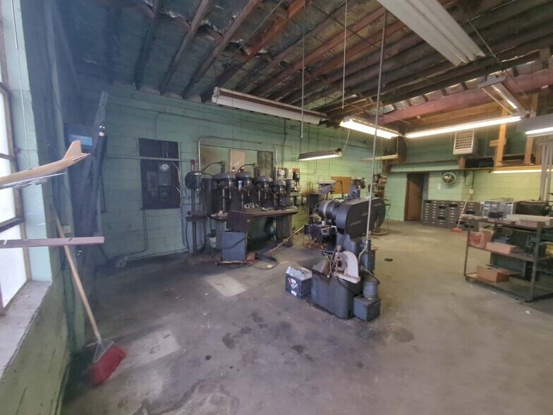 More Photos Of 702 Vesta St, Inglewood Manufacturing For Sale