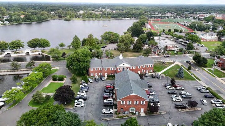 More Photos Of 200 W Main St, Babylon Medical For Lease