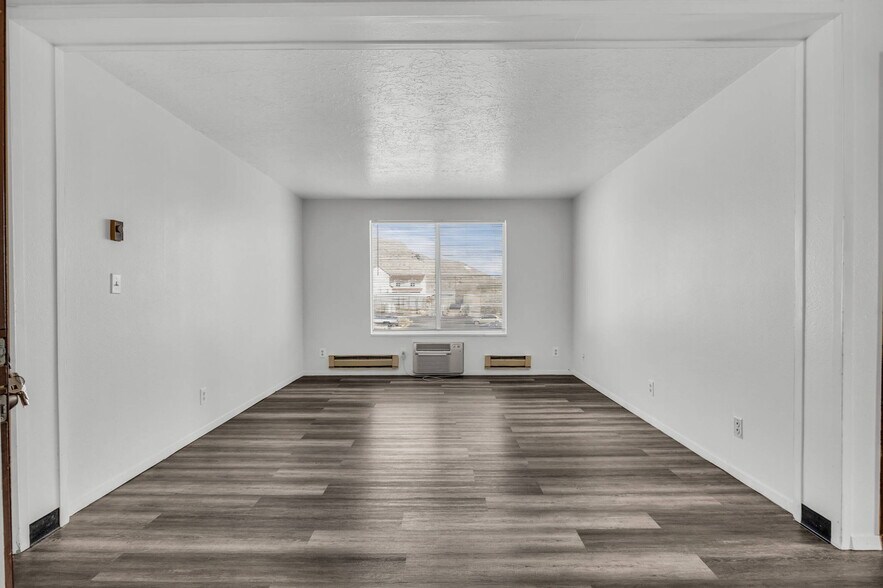 More Photos Of 108 Gardenia Way, Wendover Apartments For Sale