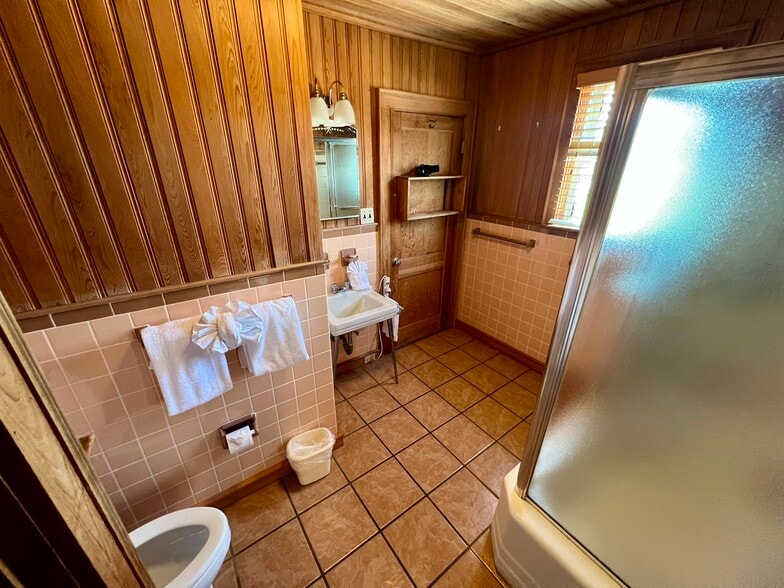 More Photos Of 155 Silver Lake Dr, Ocracoke Hospitality For Sale