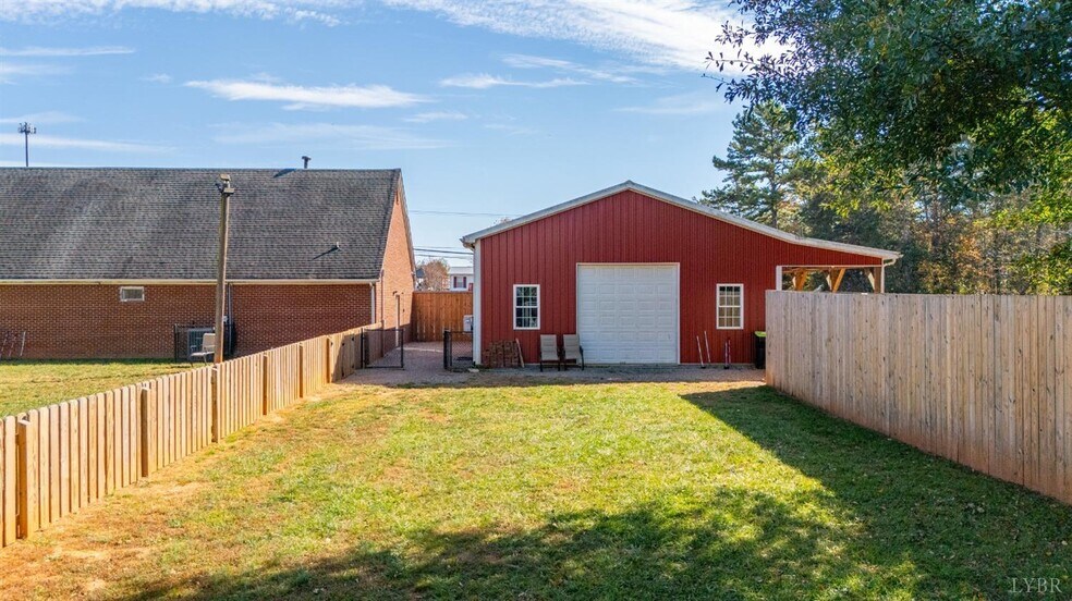 More Photos Of 273 Riverbend Rd, Altavista Showroom For Sale