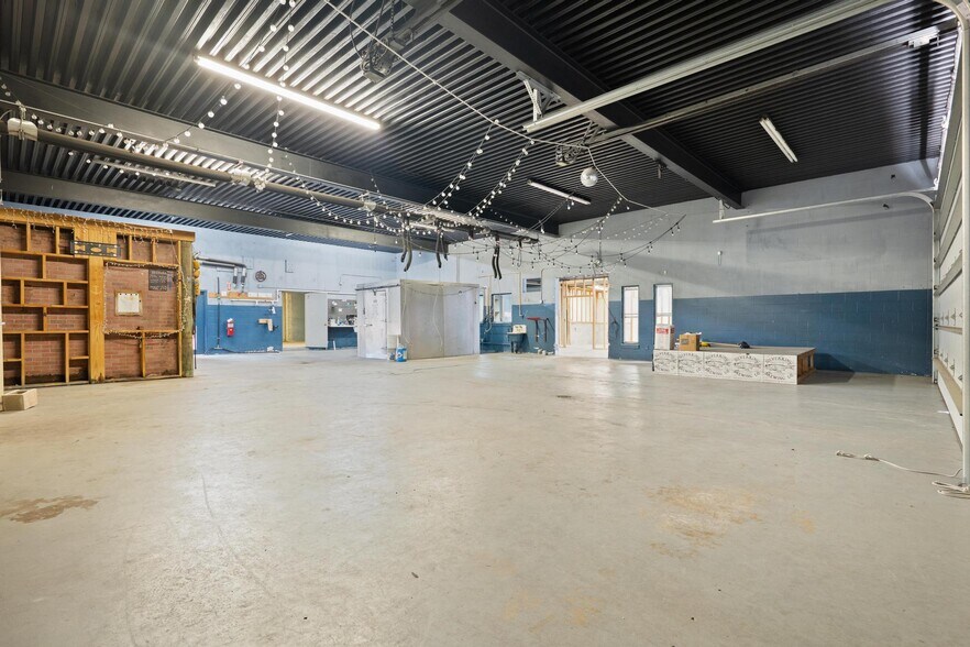 More Photos Of 325 E Lemon St, Tarpon Springs Warehouse For Sale