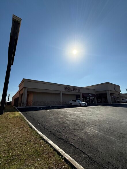 More Photos Of 3910 W Camp Wisdom Rd, Dallas Storefront For Sale