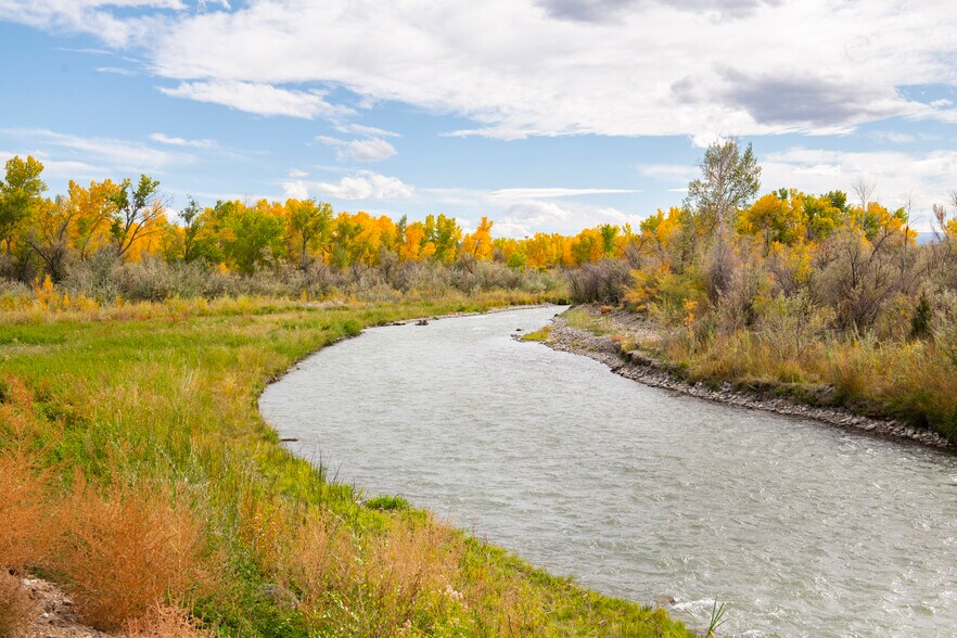 More Photos Of Grand Ave, Montrose Land For Sale