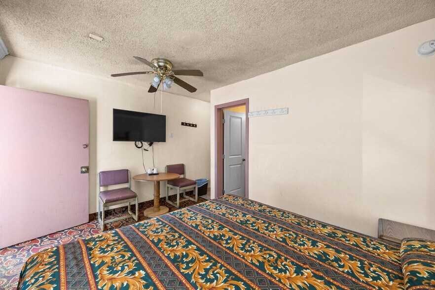 More Photos Of 451 E Vernon Ave, Los Angeles Hotel For Sale