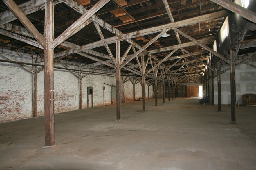 More Photos Of 160 Tracy St, Athens Flex For Lease