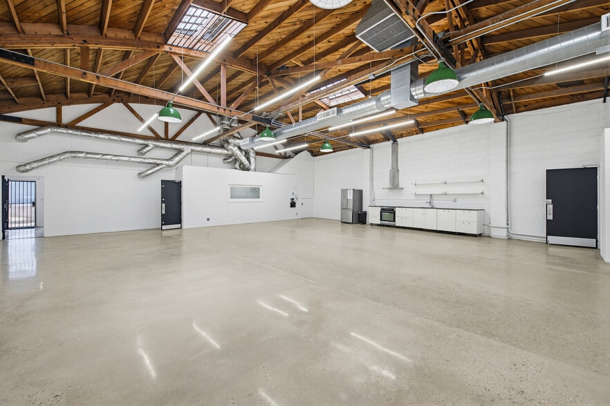 More Photos Of 6819 West Blvd, Inglewood Warehouse For Lease