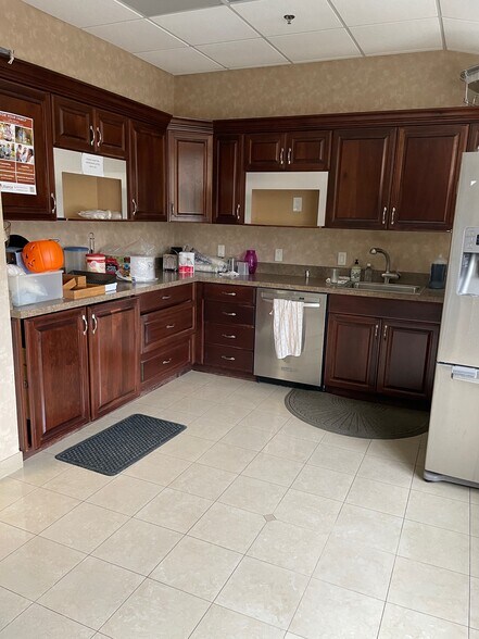 More Photos Of 1170-1254 Walton Blvd, Rochester Hills General Retail For Lease