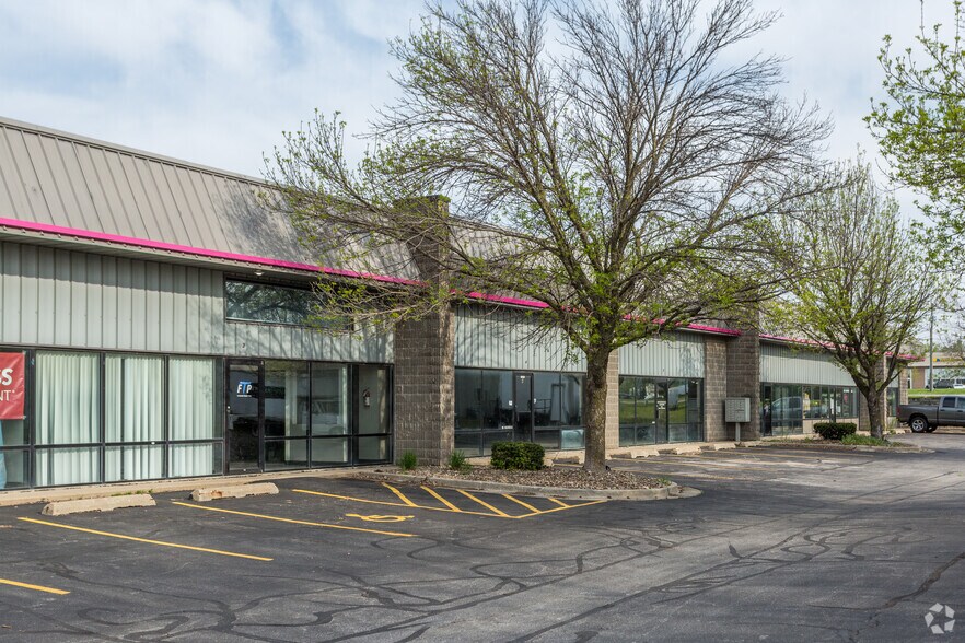 More Photos Of 10095 Hickman Ct, Clive Showroom For Lease