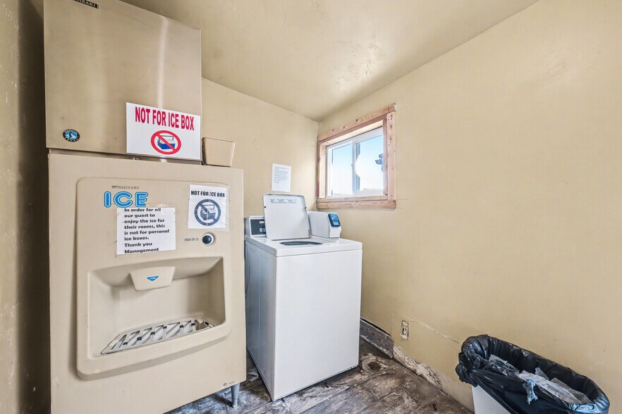 More Photos Of 386 E 300 S, Kanab Hotel For Sale