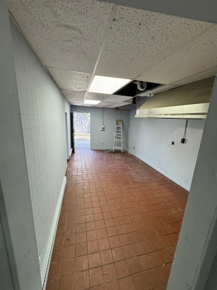 More Photos Of 687 Belmont St, Belmont Restaurant For Lease