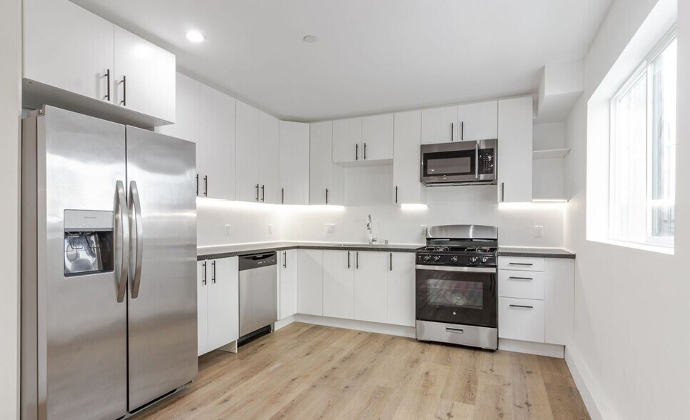 More Photos Of 10821 Hartsook St, North Hollywood Apartments For Sale
