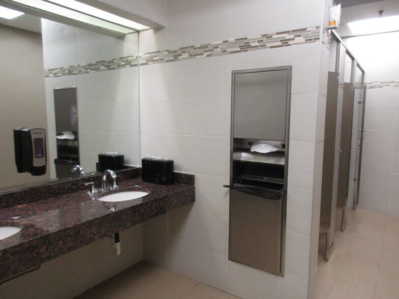 More Photos Of 16800 N Dallas Pky, Dallas Medical For Sale