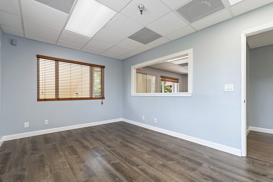 More Photos Of 400 Executive Center Dr, West Palm Beach Medical For Sale