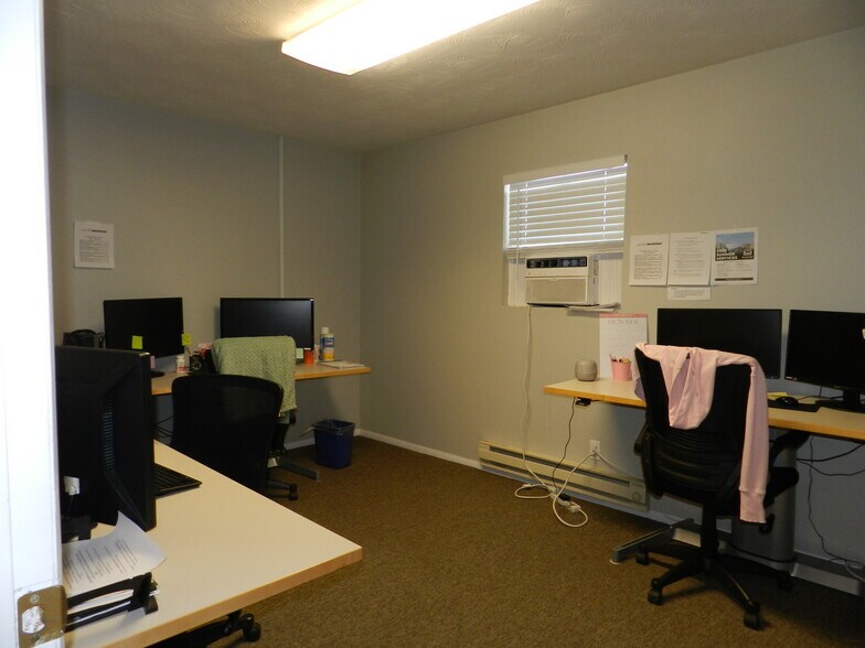 More Photos Of 445 Kristen Ct, Montrose Warehouse For Sale