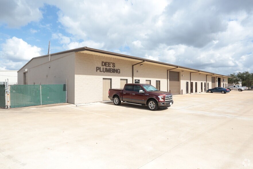 Primary Photo Of 10302-10308 Cash Rd, Stafford Warehouse For Lease